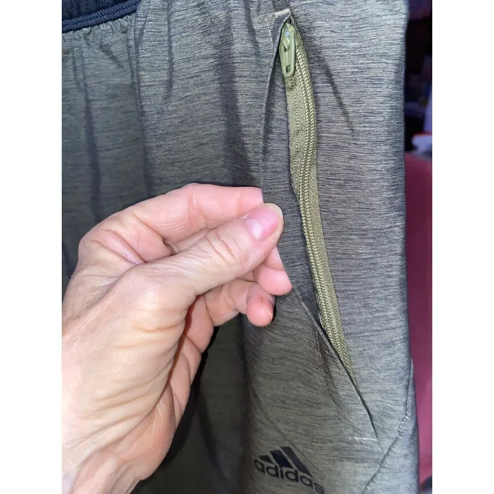 Adidas Men's Athletic Shorts XL Green & Black Elastic Waist Drawstring 2-zip Pkt